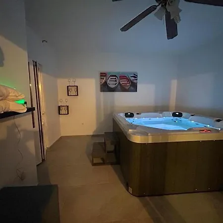 Lanterna With Hot-tub *